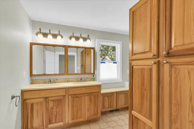 $212,500 | 102 East Warren Street, St. Joseph, IL 61873