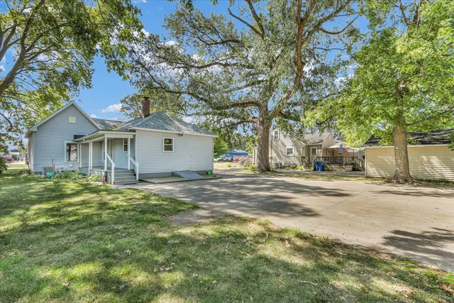 $212,500 | 102 East Warren Street, St. Joseph, IL 61873