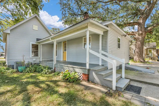 $212,500 | 102 East Warren Street, St. Joseph, IL 61873