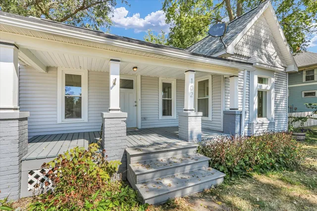 $212,500 | 102 East Warren Street, St. Joseph, IL 61873