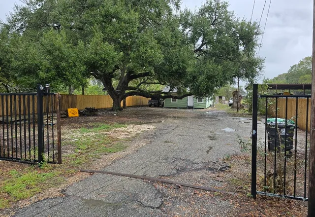 $1,800 | 13609 Hooper Road, Houston, TX 77047
