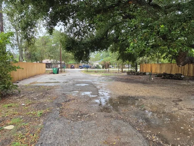 $1,800 | 13609 Hooper Road, Houston, TX 77047