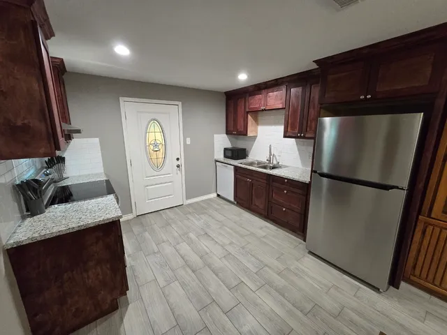 $1,800 | 13609 Hooper Road, Houston, TX 77047