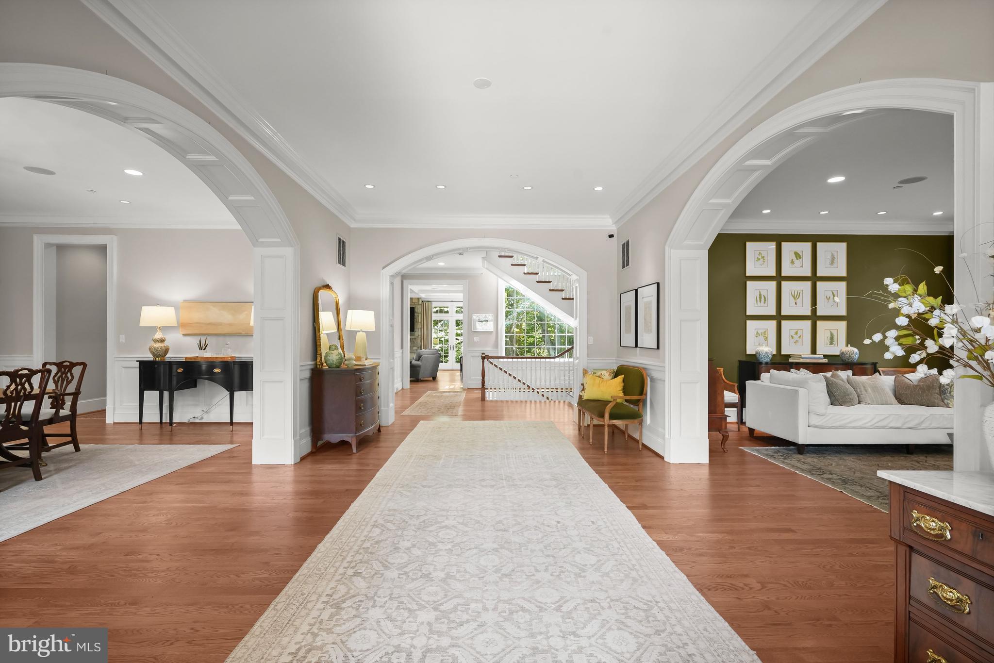 9908 Newhall Road Potomac, MD 20854 - Photo 4 of 44 Gracious Foyer