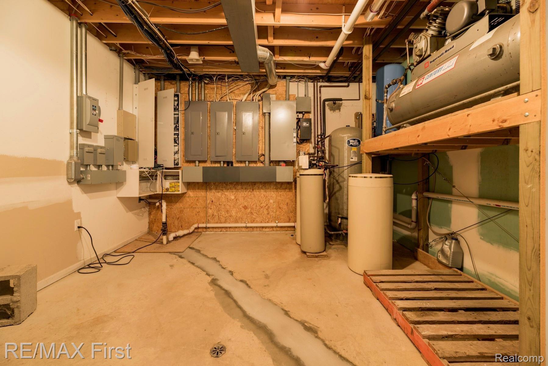 60702 Pennington Way Rochester, MI 48306 - Photo 61 of 66 Pennington Way - 61 of 66.jpeg