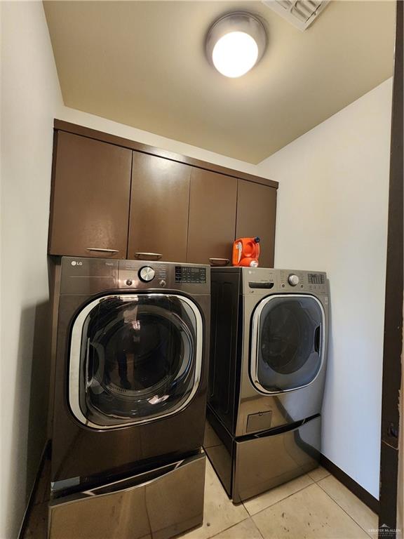 2821 Grayson Avenue McAllen, TX 78504 - Photo 21 of 31 a utility room with dryer and washer