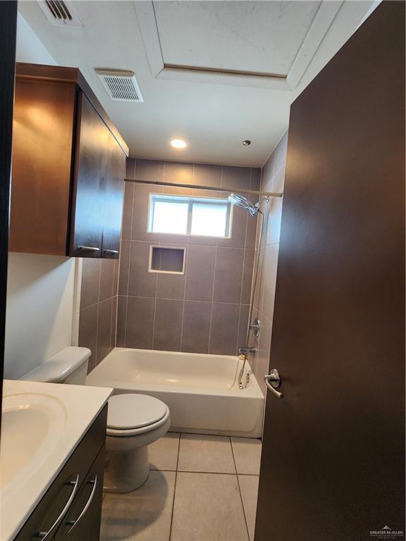 2821 Grayson Avenue McAllen, TX 78504 - Photo 27 of 31 a bathroom with a bathtub and a shower