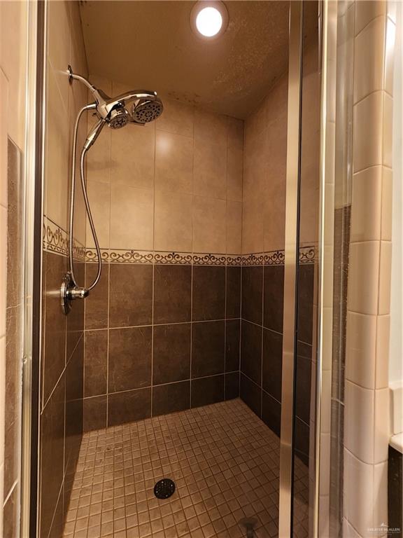 2821 Grayson Avenue McAllen, TX 78504 - Photo 29 of 31 a bathroom with a shower