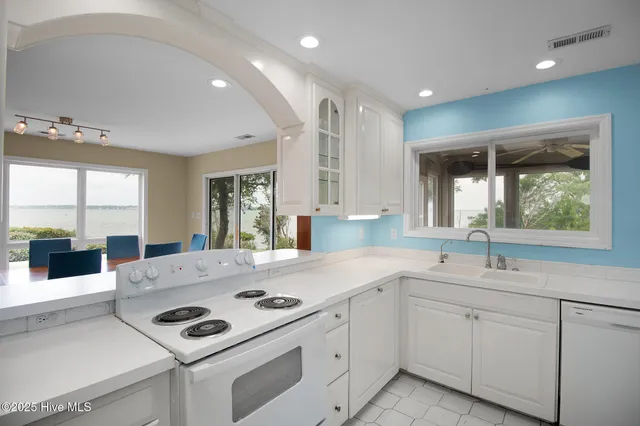 $799,900 | 1 West Court, Pine Knoll Shores, NC 28512