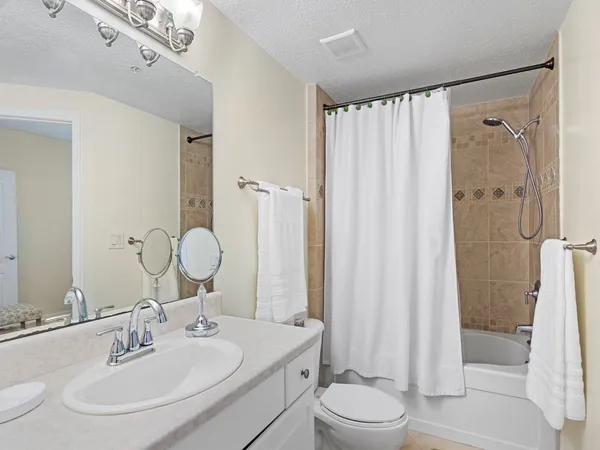 $2,400 | 5095 Fairways Circle, Unit I112, Vero Beach, FL 32967