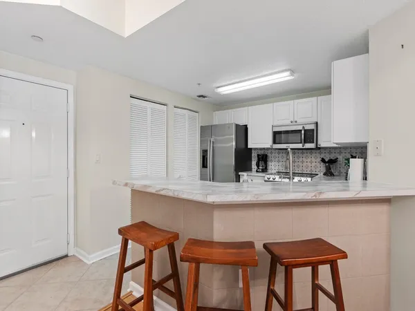 $2,400 | 5095 Fairways Circle, Unit I112, Vero Beach, FL 32967