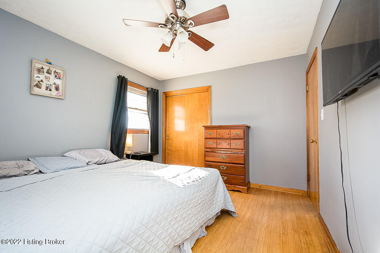 10810 Deering Road Louisville, KY 40272 - Photo 15 of 28 Bedroom 1