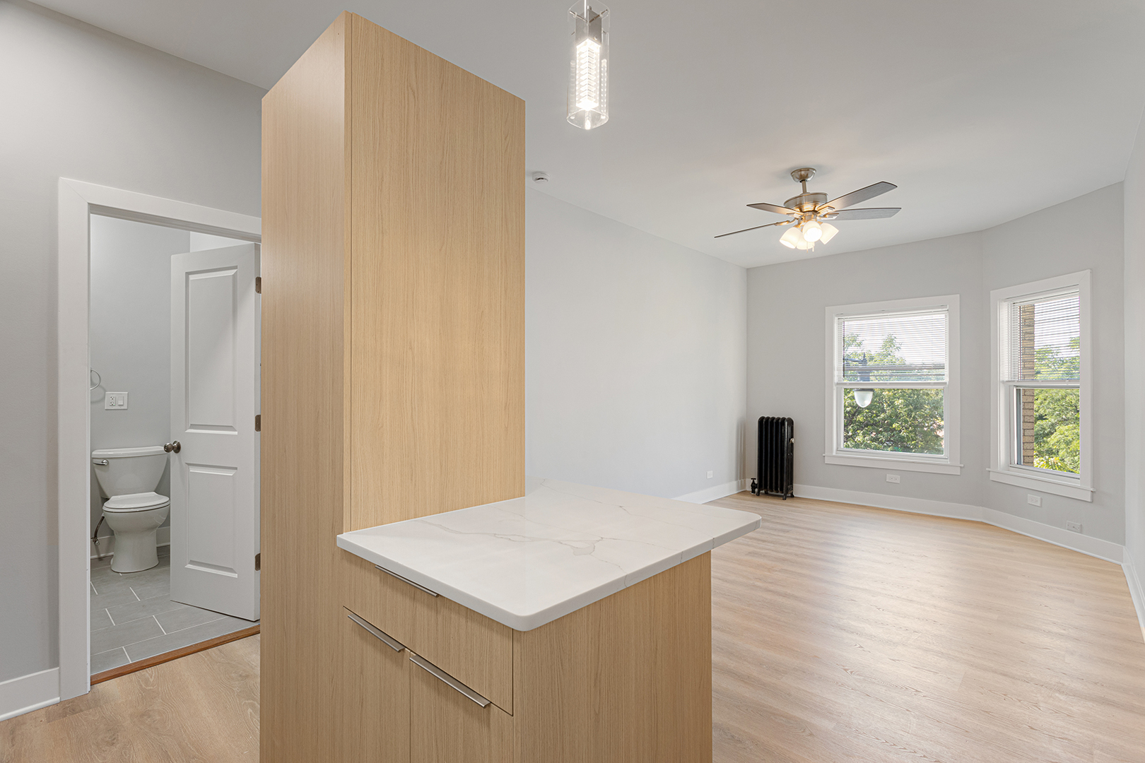 7600 North Sheridan Road, Unit 305 Chicago, IL 60626 - Photo 2 of 9