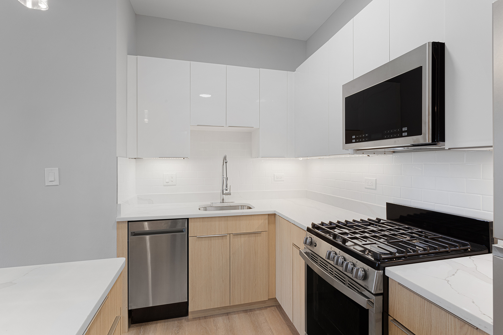 7600 North Sheridan Road, Unit 305 Chicago, IL 60626 - Photo 8 of 9