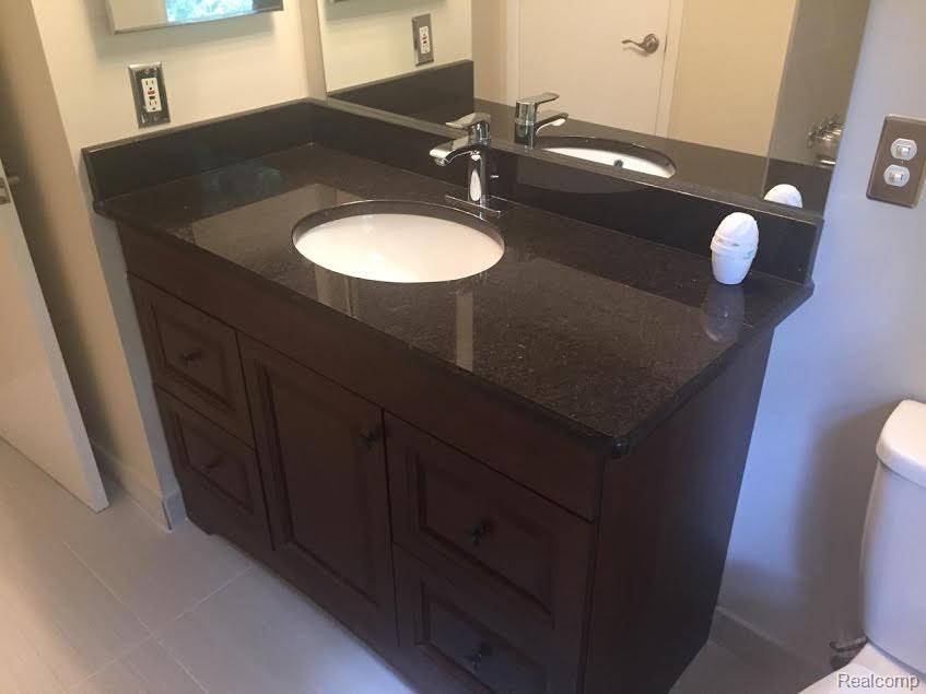 4954 Green Road West Bloomfield, MI 48323 - Photo 15 of 21 GreenBath.jpg