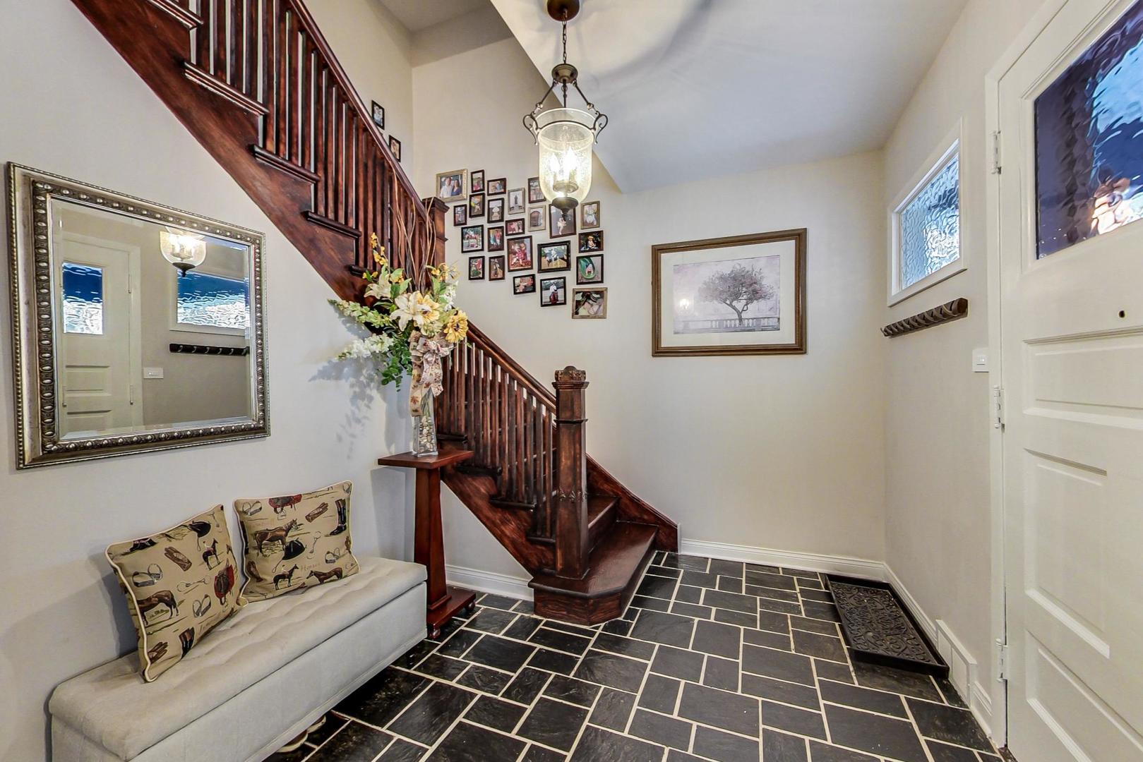 195 Lawton Road Riverside, IL 60546 - Photo 6 of 50
