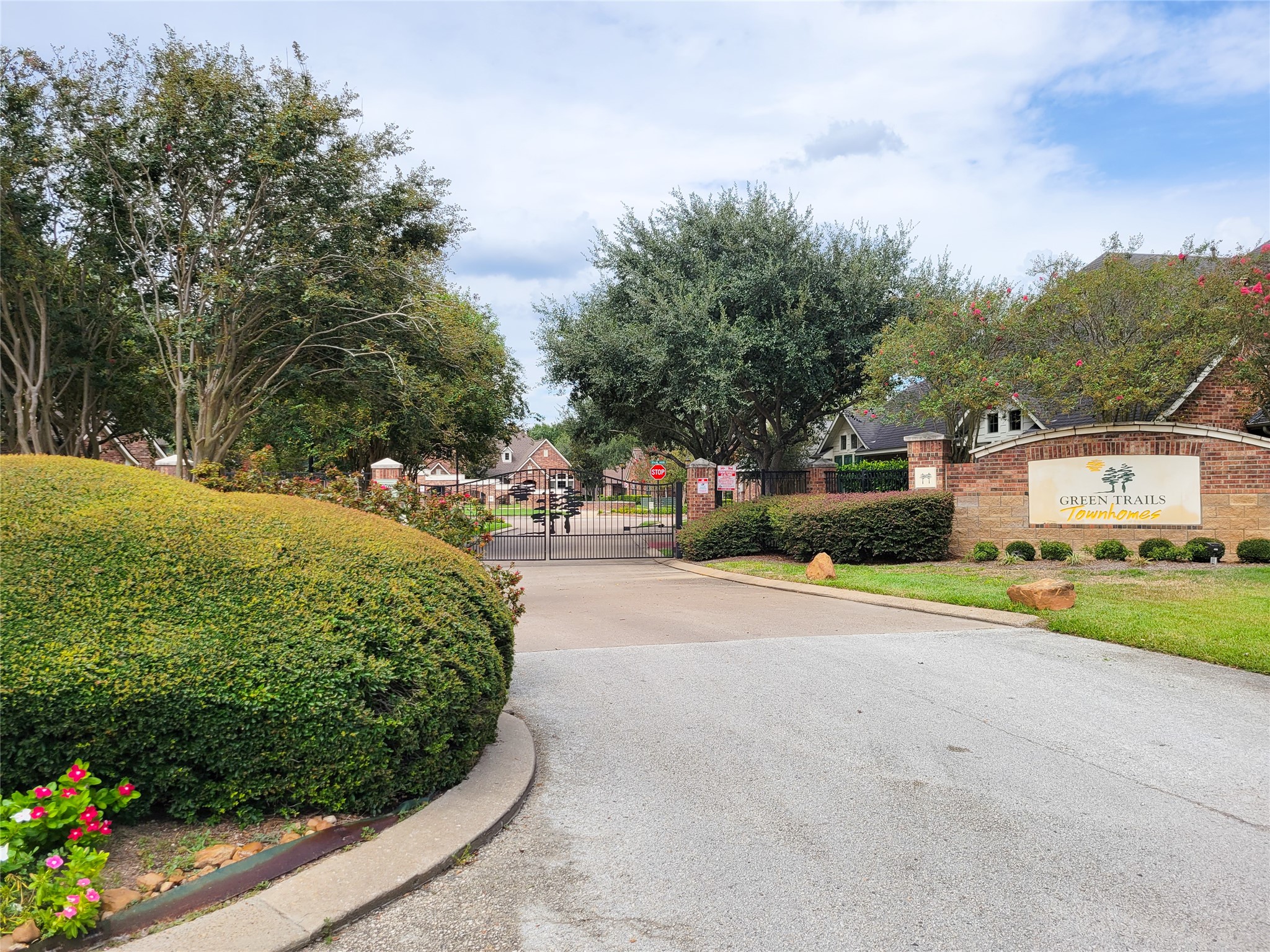 206 Whispering Ridge Terrace Houston, TX 77094 - Photo 2 of 29