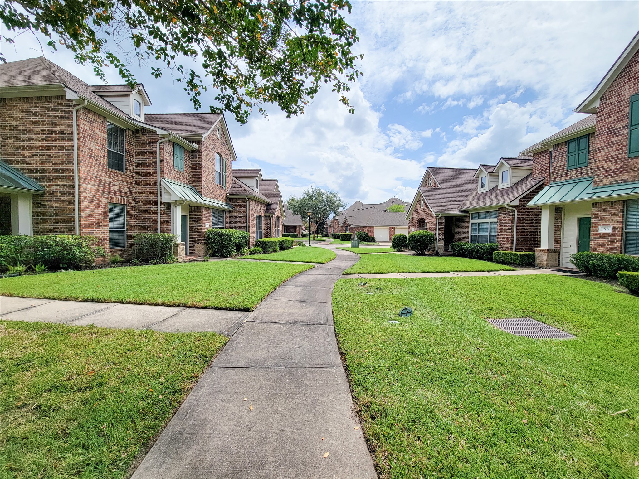 206 Whispering Ridge Terrace Houston, TX 77094 - Photo 3 of 29