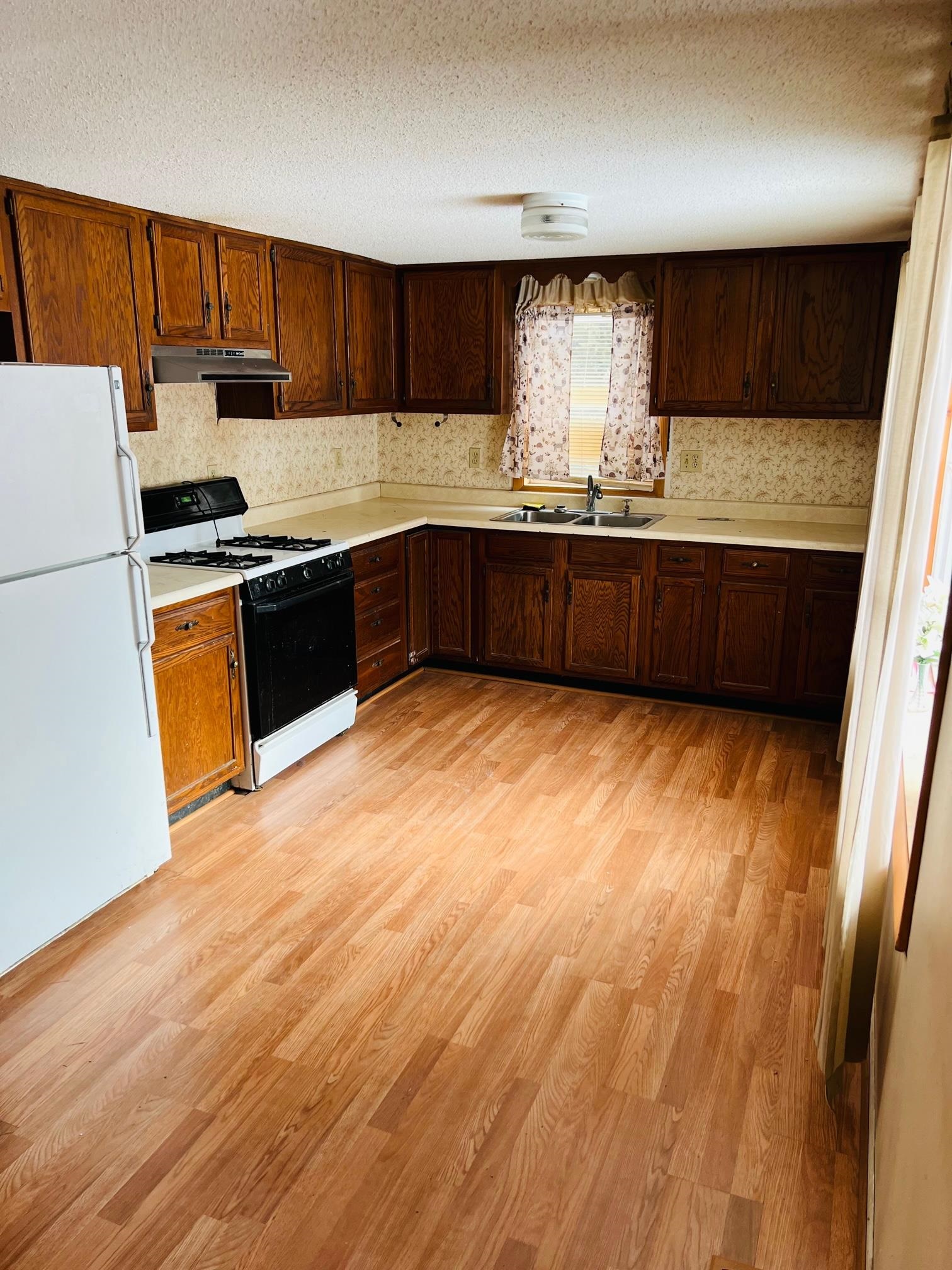 8867 East Pickard Road Mount Pleasant, MI 48858 - Photo 11 of 16 1897361-10.JPG