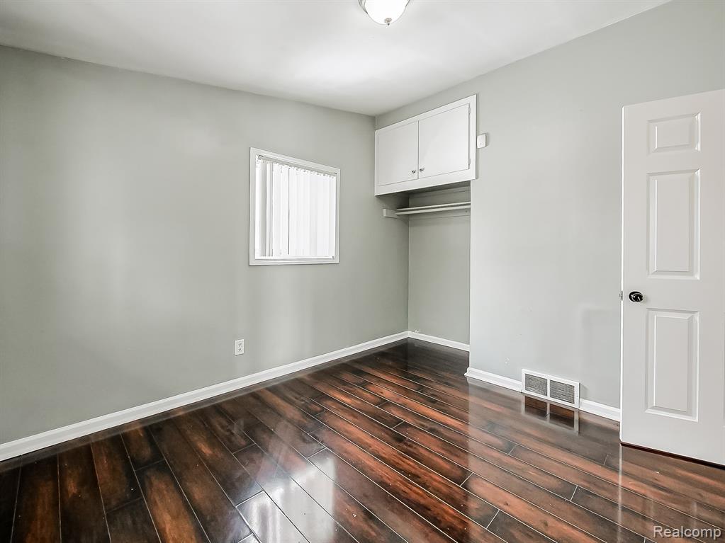 1283 Featherstone Road Pontiac, MI 48342 - Photo 10 of 34