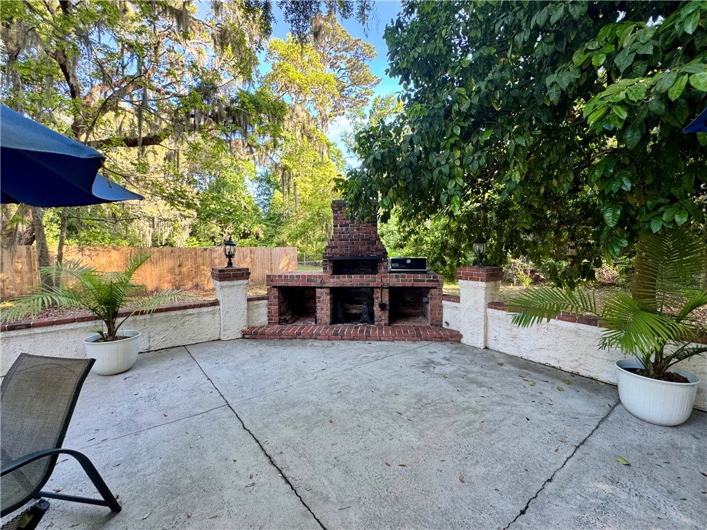 409 Pine Street St. Simons Island, GA 31522 - Photo 12 of 48