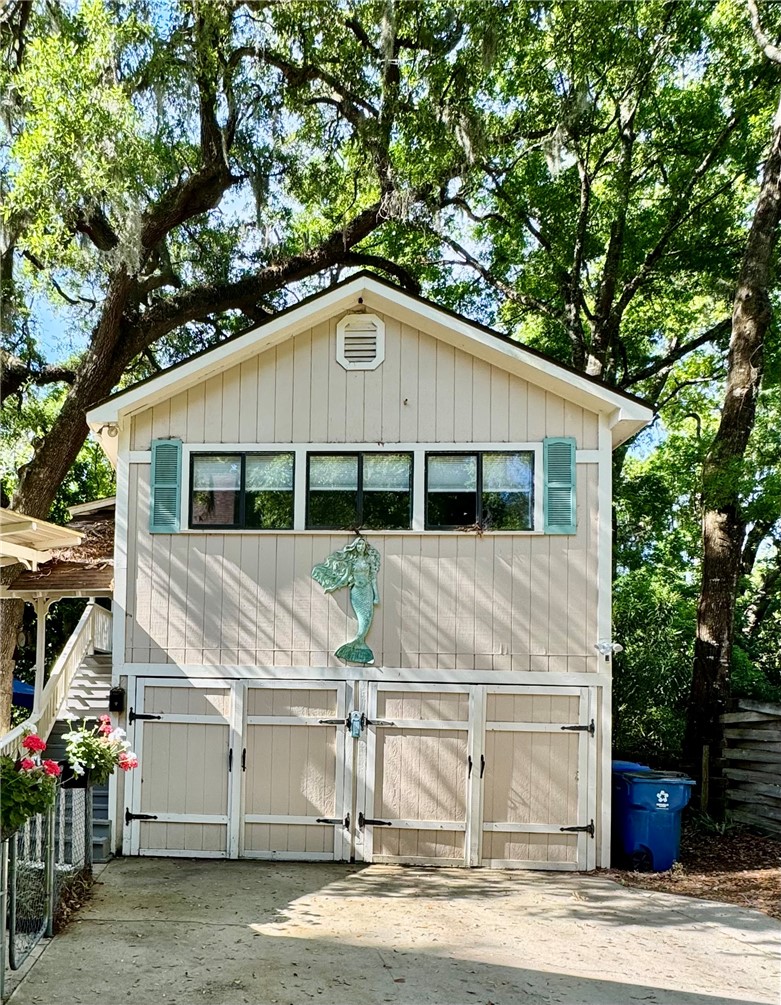 409 Pine Street St. Simons Island, GA 31522 - Photo 5 of 48