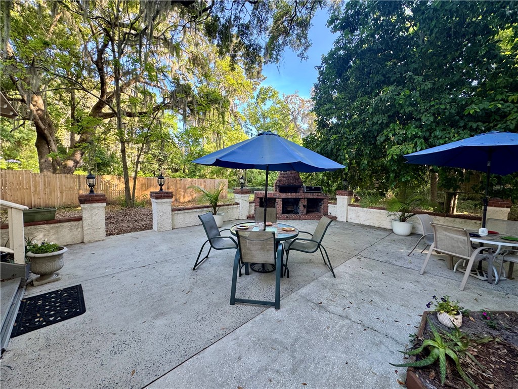 409 Pine Street St. Simons Island, GA 31522 - Photo 10 of 48