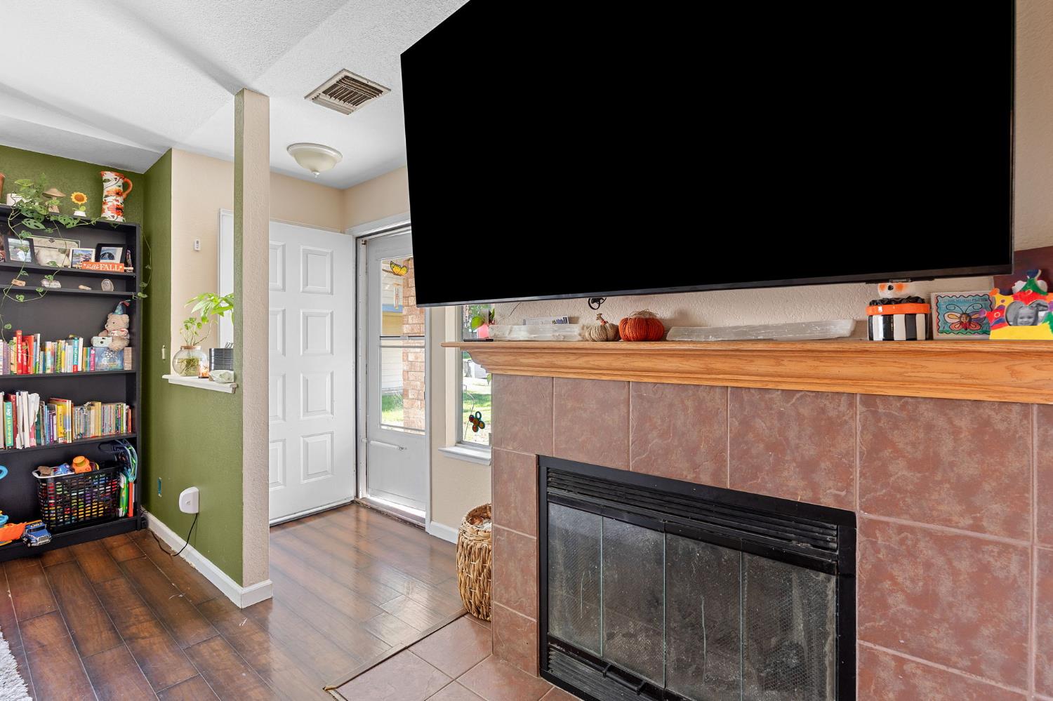 362 Riverside Drive Woodland, CA 95695 - Photo 10 of 34 Gallery Image 10