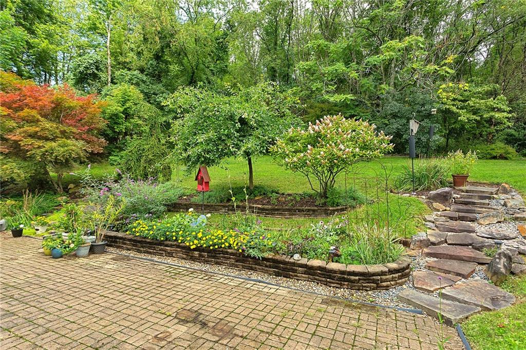 627 New Texas Road Pittsburgh, PA 15239 - Photo 5 of 25 Gallery Image 5