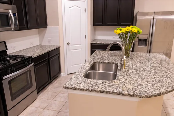 $374,900 | 734 Oyster Creek, Buda, TX 78610