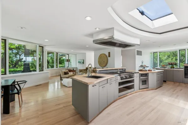 $5,295,000 | 5768 Silverado Trail, Napa, CA 94558