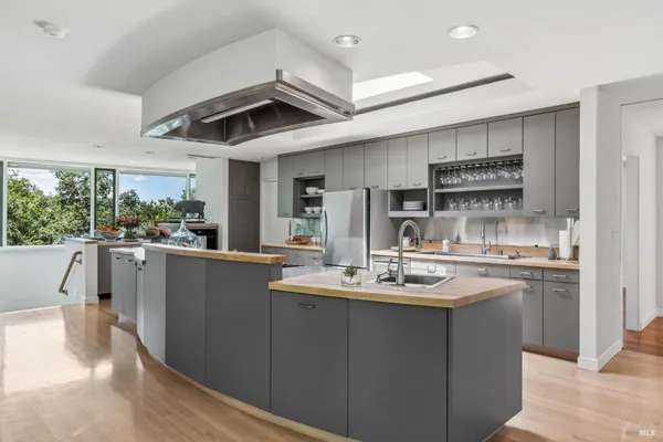 $5,295,000 | 5768 Silverado Trail, Napa, CA 94558