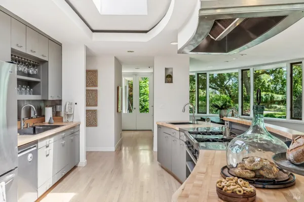 $5,295,000 | 5768 Silverado Trail, Napa, CA 94558