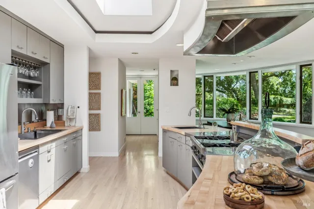 $5,950,000 | 5768 Silverado Trail, Napa, CA 94558