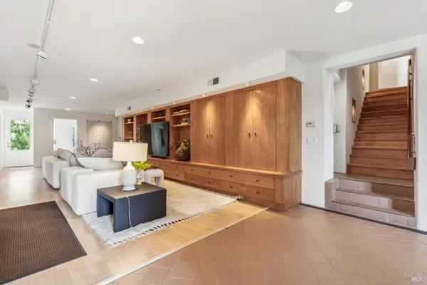 $5,295,000 | 5768 Silverado Trail, Napa, CA 94558