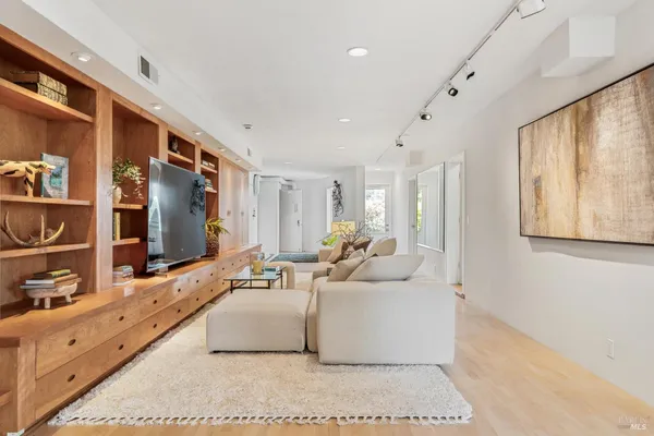 $5,295,000 | 5768 Silverado Trail, Napa, CA 94558
