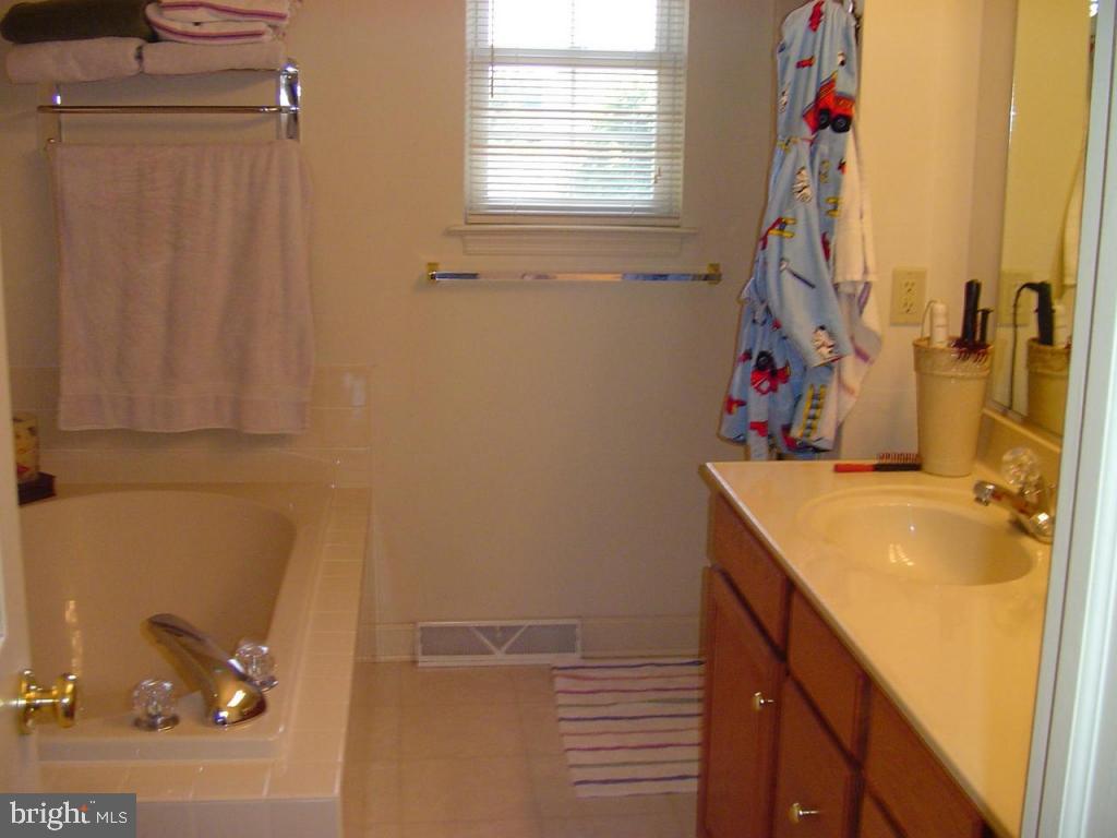 333 Post Oak Road Lancaster, PA 17603 - Photo 8 of 9 Gallery Image 8