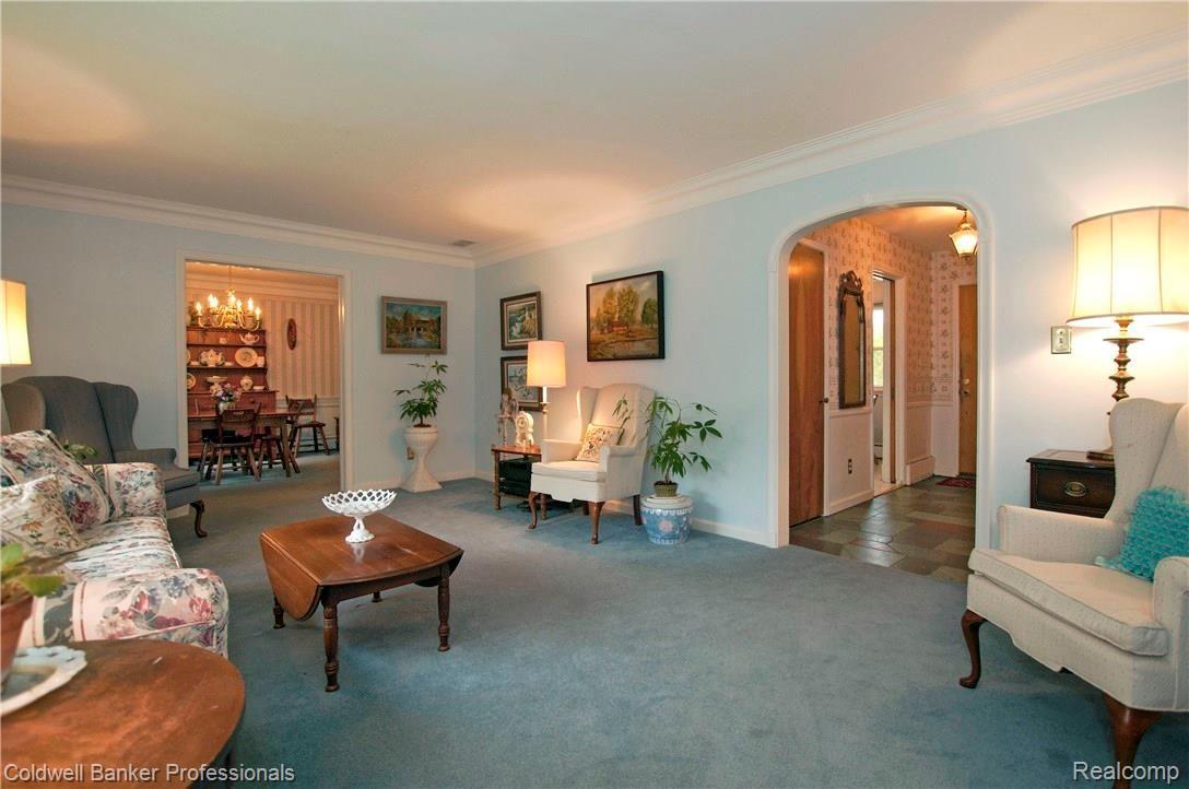 1180 South Renaud Road Grosse Pointe, MI 48236 - Photo 4 of 29 4.jpg