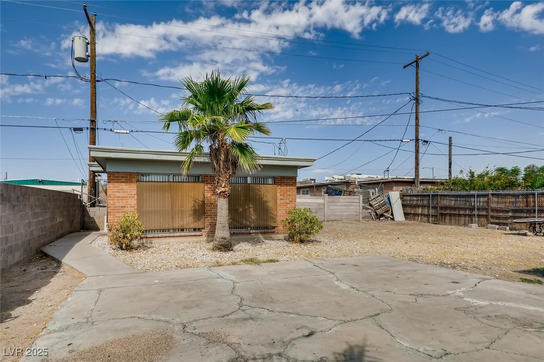 2529 North Webster Street, Unit C North Las Vegas, NV 89030 - Photo 3 of 22