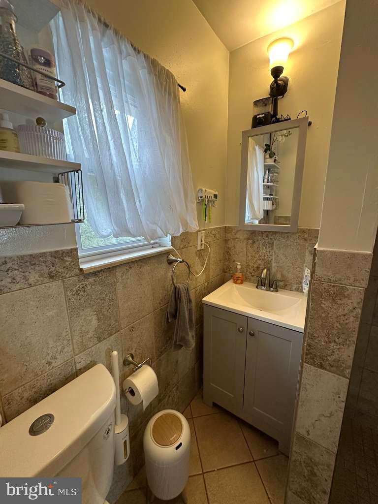 1536 Rothley Avenue Abington, PA 19090 - Photo 11 of 21 a bathroom with a sink toilet and shower