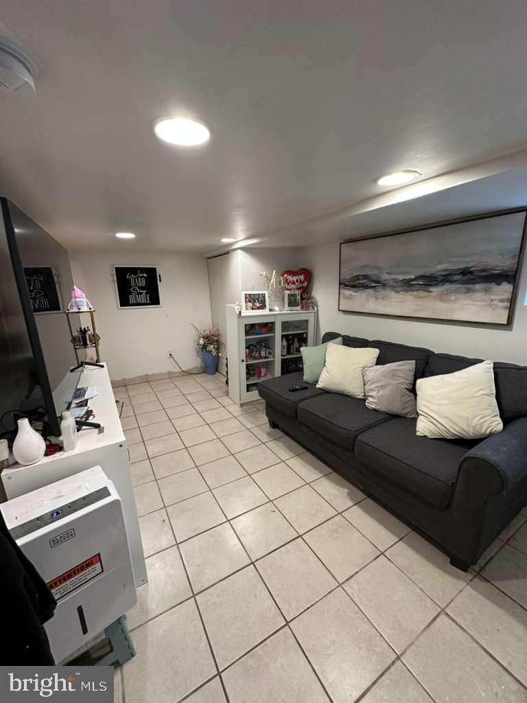 1536 Rothley Avenue Abington, PA 19090 - Photo 20 of 21 a living room with furniture