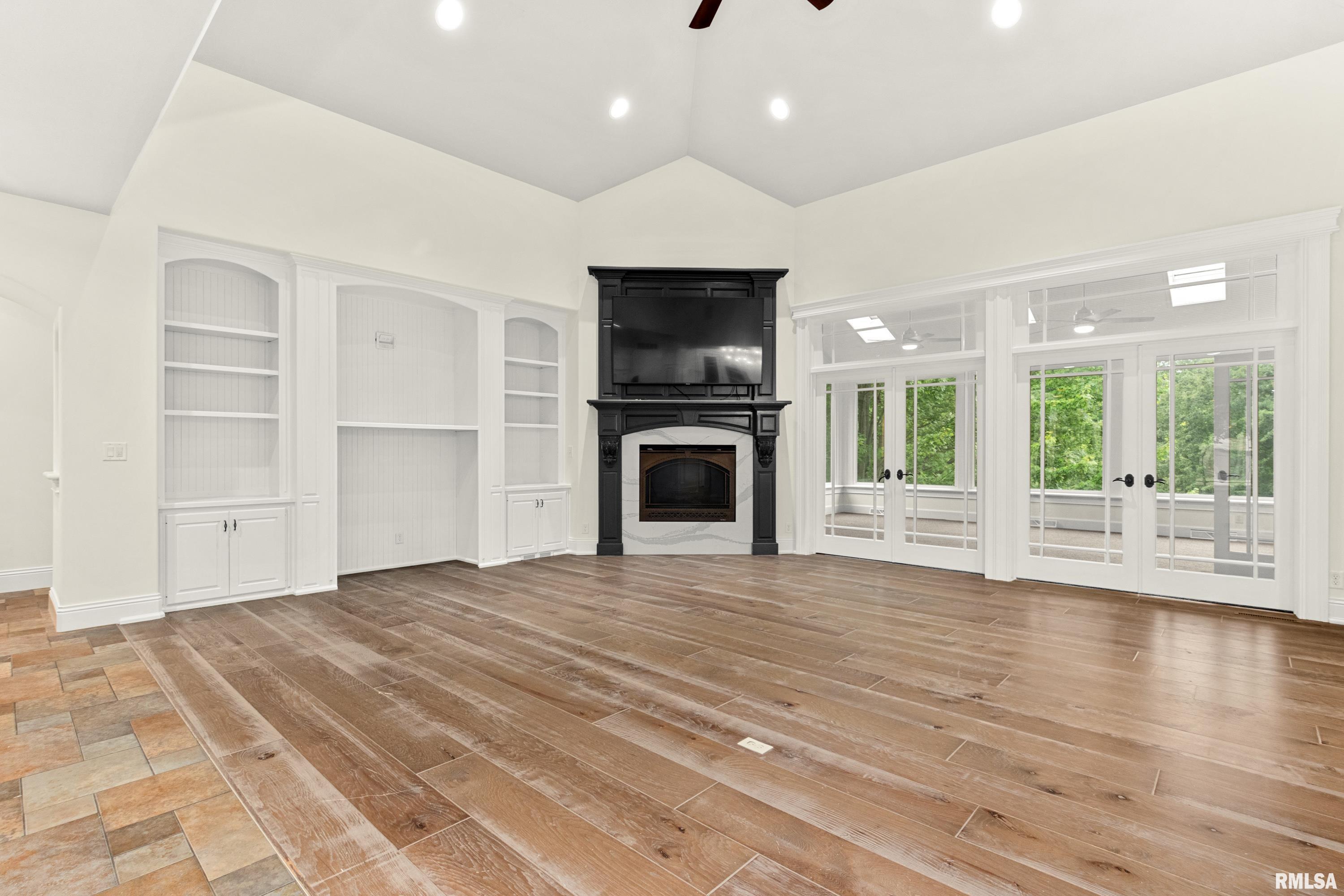1811 Kern Road Washington, IL 61571 - Photo 18 of 95 Gallery Image 18