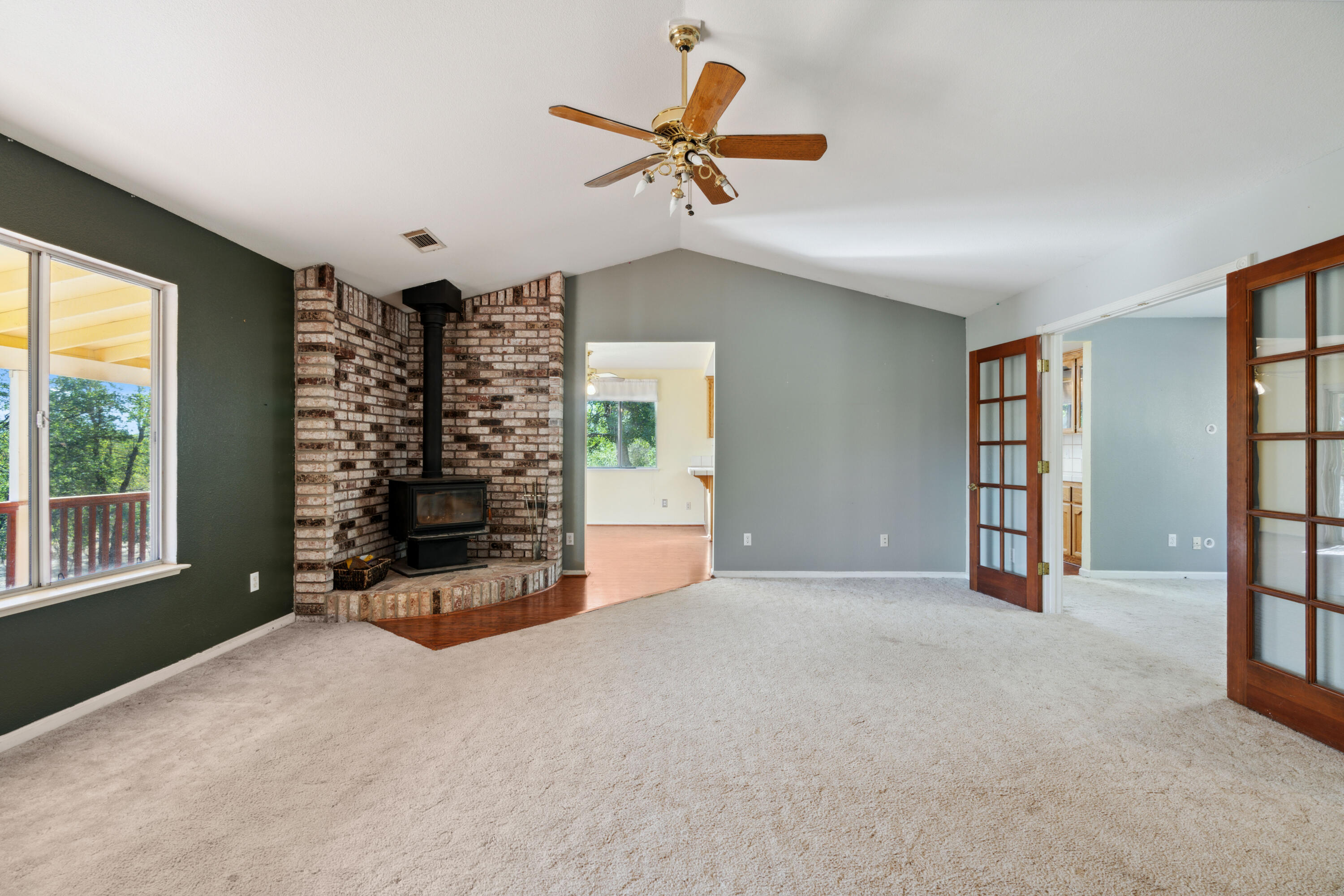 11621 Sonora Trail Redding, CA 96003 - Photo 11 of 56 EZZ09057