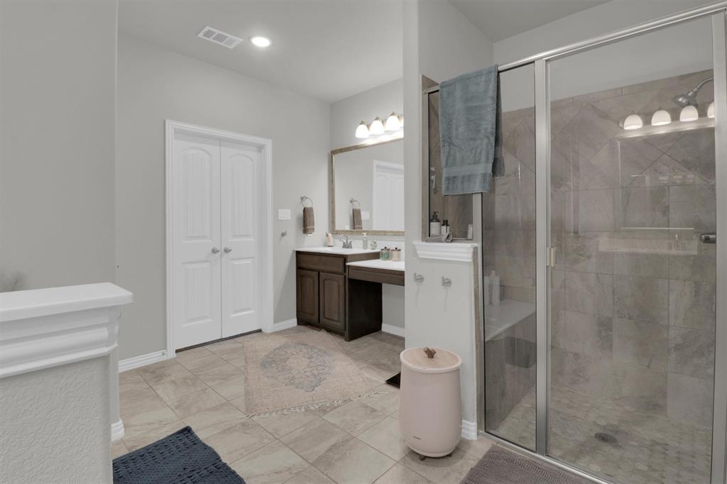 7818 Sagebrush Lane Godley, TX 76044 - Photo 21 of 38 a bathroom with a shower and a toilet