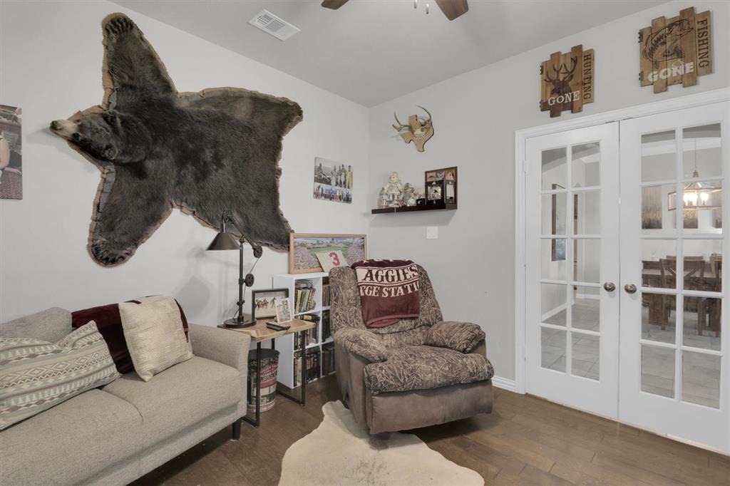 7818 Sagebrush Lane Godley, TX 76044 - Photo 32 of 38 a living room with furniture