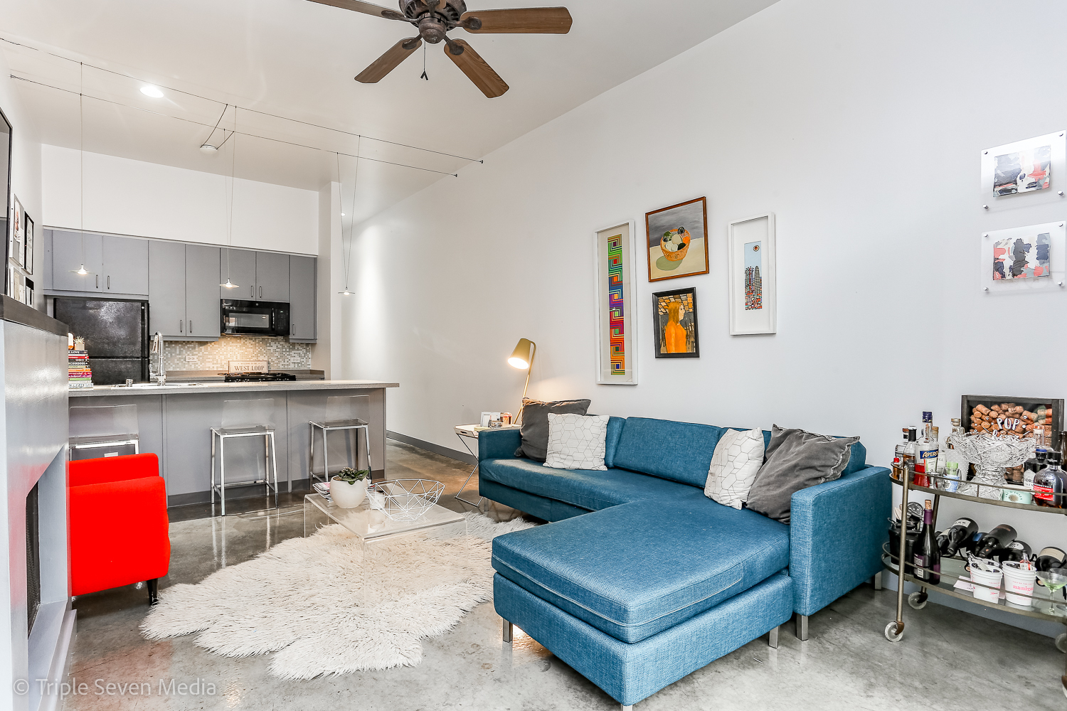 939 West Madison Street, Unit 206 Chicago, IL 60607 - Photo 3 of 20 a living room with furniture and kitchen view