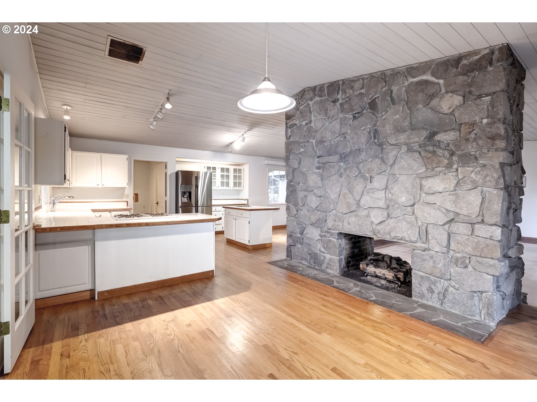 9082 Southwest Arapaho Road Tualatin, OR 97062 - Photo 14 of 31 Dining Room