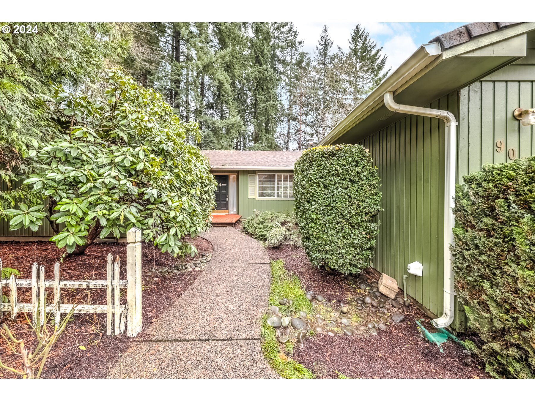 9082 Southwest Arapaho Road Tualatin, OR 97062 - Photo 2 of 31 Gallery Image 2