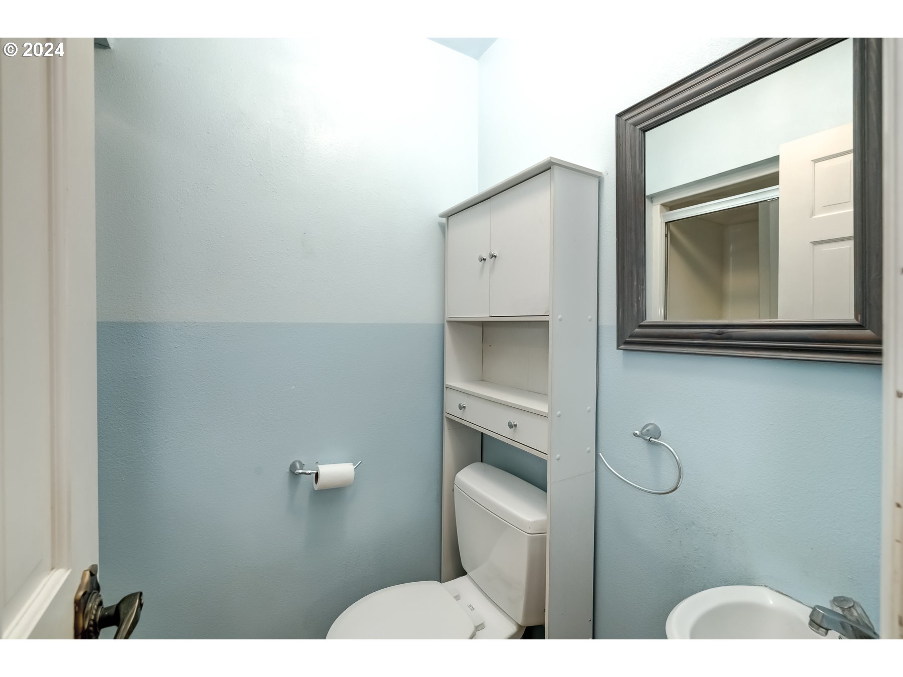 9082 Southwest Arapaho Road Tualatin, OR 97062 - Photo 24 of 31 Bathroom