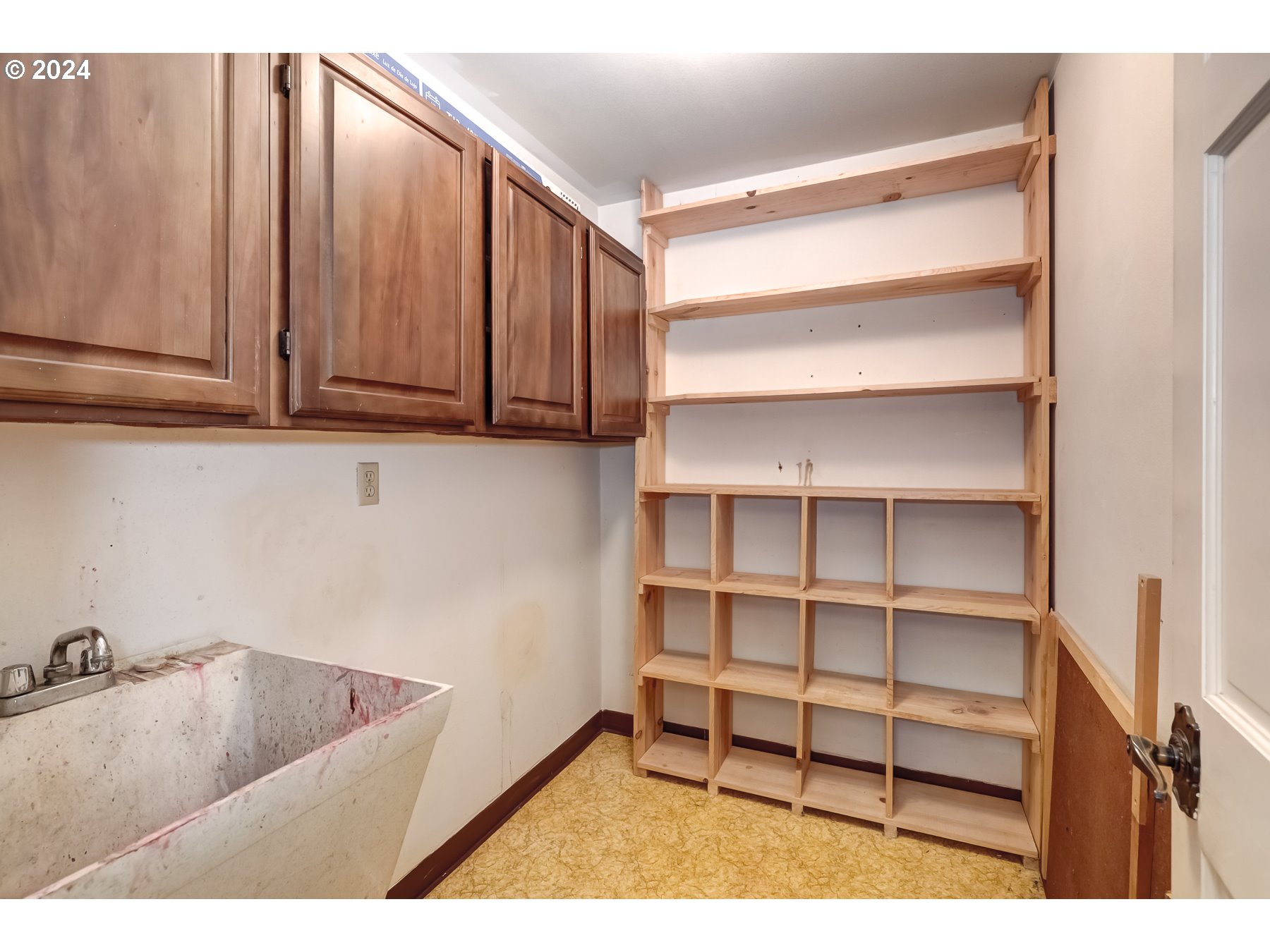 9082 Southwest Arapaho Road Tualatin, OR 97062 - Photo 26 of 31 Utility Room
